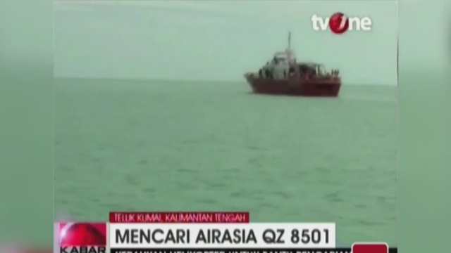 Wojskowi z Indonezji fragmenty samolotu AirAsia odnaleźli w rejonie wyspy Borneo. W wodzie są również ciała pasażerów.