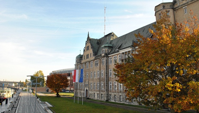 Ustawa deregulacyjna, która wchodzi w życie z nowym rokiem, zakłada, że wszystkie odprawy towarów w porcie mają trwać maksymalnie dobę.