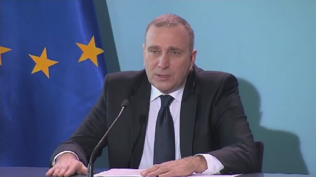 Dwieście osób z polskim pochodzeniem będzie ewakuowanych z zagrożonych terenów Ukrainy. Akcja będzie przeprowadzona w styczniu - zapowiedział szef polskiej dyplomacji, Grzegorz Schetyna.