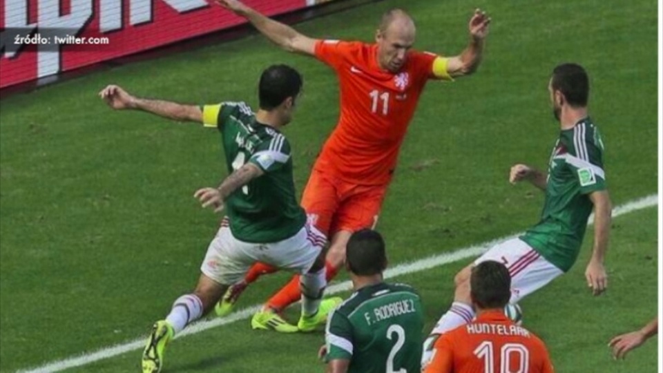 Holandia awansowała do ćwierćfinału piłkarskich Mistrzostw Świata w Brazylii. W niedzielę na stadionie w Fortalezie Pomarańczowi wygrali z Meksykanami 2:1. Fot. Foto Olimpik/x-news