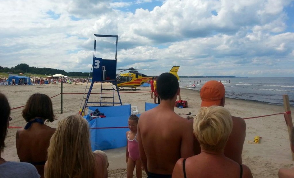Na plaży wylądował helikopter. Fot. Jerzy Łukaszek