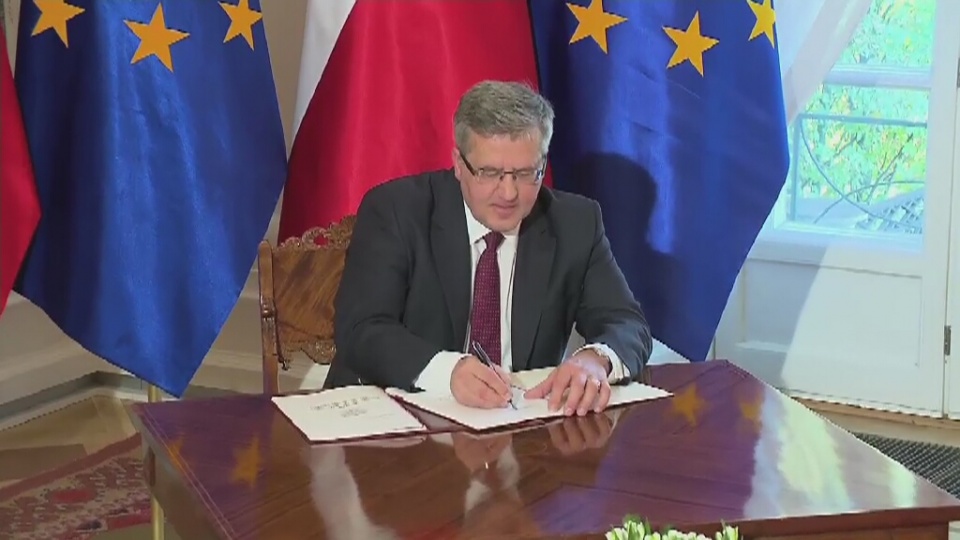 Najważniejszy dokument dotyczący bezpieczeństwa i obronności państwa, czyli Strategię Bezpieczeństwa Narodowego, zatwierdził w środę Prezydent RP, Bronisław Komorowski. Fot. TVN24/x-news