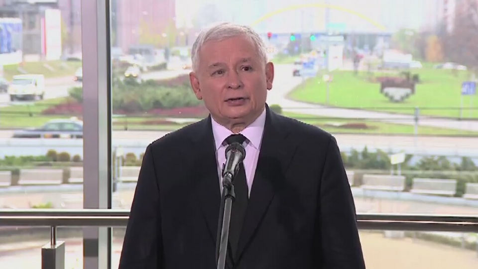 Prezes partii Jarosław Kaczyński oznajmił, że nie przyjmuje do wiadomości podanych w sobotę późnym wieczorem wyników głosowania. Fot. TVN24/x-news