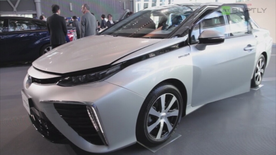 Pierwszy na świecie seryjnie produkowany samochód napędzany wodorem wchodzi na rynek. Fot. RUPTLY/x-news