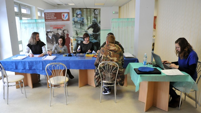 Fot. Łukasz Szełemej [Radio Szczecin] Kwalifikacja wojskowa. "Sytuacja na Ukrainie odstrasza młodych ludzi" [ZDJĘCIA]