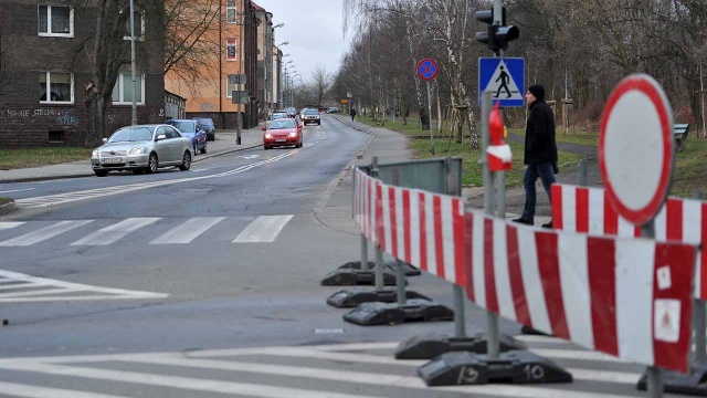 Coraz większe utrudnienia na Szczecińskim Niebuszewie. To w związku z zamknięciem ulicy Warcisława. W środę rozpoczął się jej remont. Fot. Łukasz Szełemej [Radio Szczecin] Remont na Niebuszewie - na ulicach robi się ciasno [ZDJĘCIA, WIDEO]