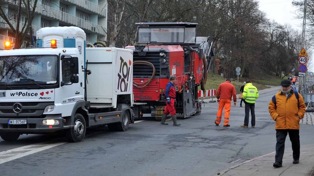 Coraz większe utrudnienia na Szczecińskim Niebuszewie. To w związku z zamknięciem ulicy Warcisława. W środę rozpoczął się jej remont. Fot. Łukasz Szełemej [Radio Szczecin] Remont na Niebuszewie - na ulicach robi się ciasno [ZDJĘCIA, WIDEO]