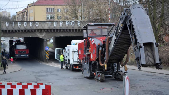 Coraz większe utrudnienia na Szczecińskim Niebuszewie. To w związku z zamknięciem ulicy Warcisława. W środę rozpoczął się jej remont. Fot. Łukasz Szełemej [Radio Szczecin] Remont na Niebuszewie - na ulicach robi się ciasno [ZDJĘCIA, WIDEO]