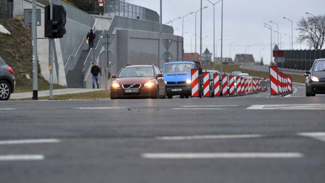 Coraz większe utrudnienia na Szczecińskim Niebuszewie. To w związku z zamknięciem ulicy Warcisława. W środę rozpoczął się jej remont. Fot. Łukasz Szełemej [Radio Szczecin] Remont na Niebuszewie - na ulicach robi się ciasno [ZDJĘCIA, WIDEO]