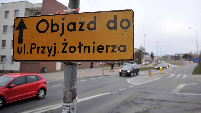 Coraz większe utrudnienia na Szczecińskim Niebuszewie. To w związku z zamknięciem ulicy Warcisława. W środę rozpoczął się jej remont. Fot. Łukasz Szełemej [Radio Szczecin] Remont na Niebuszewie - na ulicach robi się ciasno [ZDJĘCIA, WIDEO]
