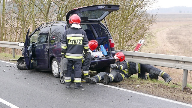 Groźny wypadek na drodze krajowej numer 31. Fot. Jarosław Gaszyński [Radio Szczecin] Groźny wypadek na drodze krajowej numer 31 [ZDJĘCIA, WIDEO]