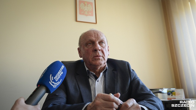 Fot. Jarosław Gaszyński [Radio Szczecin] "Foliówki" z sortowni odpadów zaśmiecają okolicę [ZDJĘCIA]