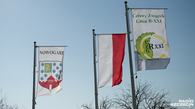 Fot. Jarosław Gaszyński [Radio Szczecin] "Foliówki" z sortowni odpadów zaśmiecają okolicę [ZDJĘCIA]
