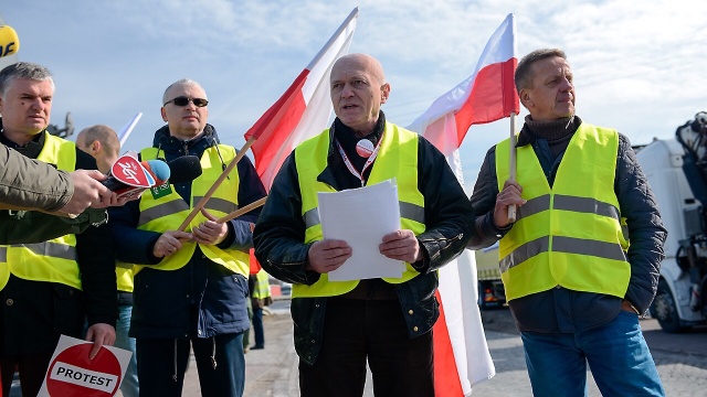 Fot. Jarosław Gaszyński [Radio Szczecin] Protest przewoźników - zaczynają się utrudnienia [ZDJĘCIA, WIDEO, NOWE]