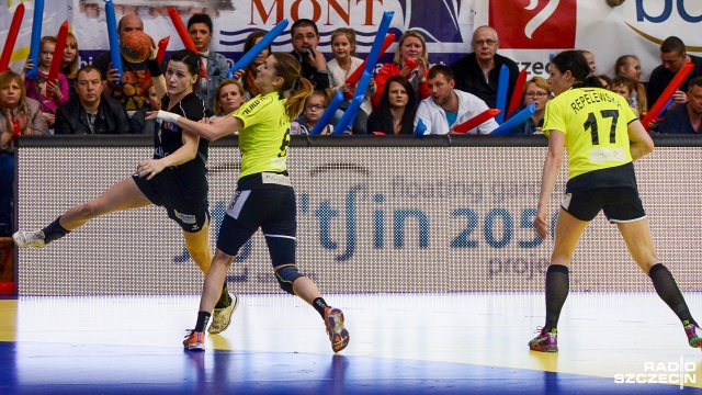 Piłkarki ręczne Pogoni Baltica Szczecin przegrały trzeci mecz z MKS-em Selgros Lublin 24:28 w półfinale play-off rozgrywek o mistrzostwo Polski. Fot. Jarosław Gaszyński [Radio Szczecin] Finał nie dla szczypiornistek Pogoni. Szczecinianki powalczą o brąz [ZDJĘCIA]