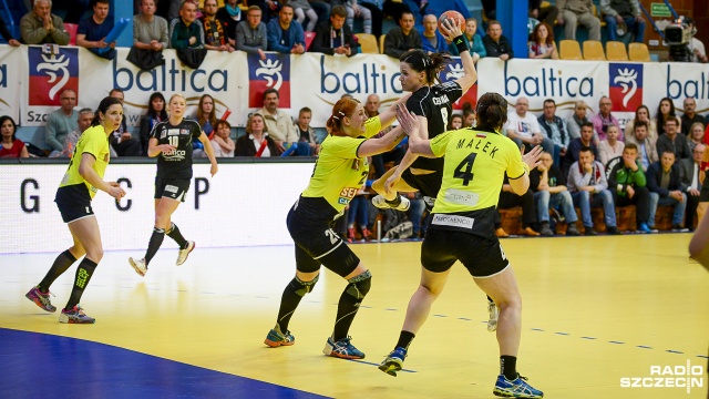 Piłkarki ręczne Pogoni Baltica Szczecin przegrały trzeci mecz z MKS-em Selgros Lublin 24:28 w półfinale play-off rozgrywek o mistrzostwo Polski. Fot. Jarosław Gaszyński [Radio Szczecin] Finał nie dla szczypiornistek Pogoni. Szczecinianki powalczą o brąz [ZDJĘCIA]