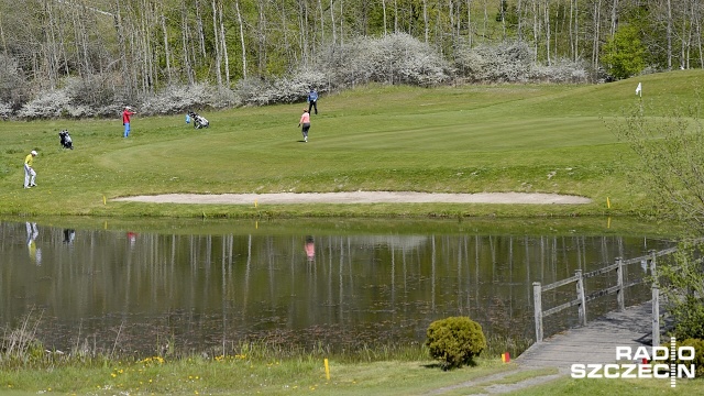 Zawody odbywają się na polach Binowo Park Golf Club. Fot. Jarosław Gaszyński [Radio Szczecin] Golfowa majówka na polu w Binowie [ZDJĘCIA]