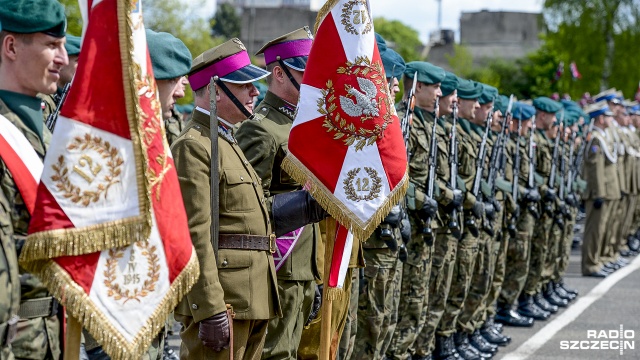 12 Batalion Dowodzenia Ułanów Podolskich. Fot. Jarosław Gaszyński [Radio Szczecin] Tłumy mieszkańców świętowały ze szczecińskimi ułanami [ZDJĘCIA]