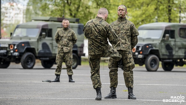 12 Batalion Dowodzenia Ułanów Podolskich. Fot. Jarosław Gaszyński [Radio Szczecin] Tłumy mieszkańców świętowały ze szczecińskimi ułanami [ZDJĘCIA]