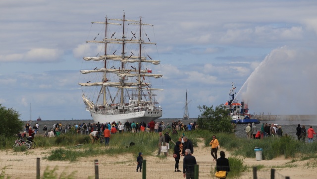 Parada żaglowców. Fot. Kamil Zwierzchowski/iswinoujscie.pl Wielka parada pięknych żaglowców [DUŻO ZDJĘĆ]