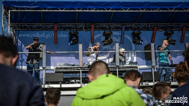 Fot. Jarosław Gaszyński [Radio Szczecin] Hip - hop z dachu autobusu. "Dobrze buja" [ZDJĘCIA]