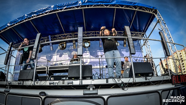 Fot. Jarosław Gaszyński [Radio Szczecin] Hip - hop z dachu autobusu. "Dobrze buja" [ZDJĘCIA]