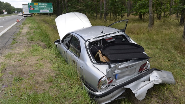 Dwie osoby zostały ranne w wypadku na drodze S3 na wysokości Węzła Rzęśnica. Fot. Piotr Sawiński [Radio Szczecin] Wypadek na S3. Dwie osoby ranne [ZDJĘCIA, WIDEO]