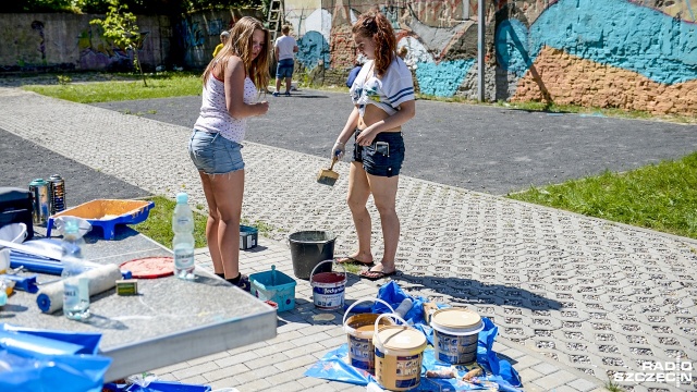 Warsztaty "Projekt Mural" w Szczecinie. Fot. Jarosław Gaszyński [Radio Szczecin] Tworzą mural związany z kinem "Kosmos" [ZDJĘCIA]