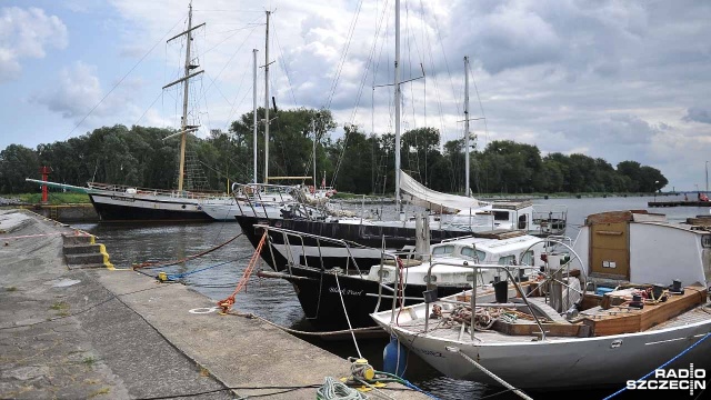Zamknięta marina w Trzebieży. Fot. Łukasz Szełemej [Radio Szczecin] Żeglarski konflikt w Trzebieży [ZDJĘCIA, WIDEO]