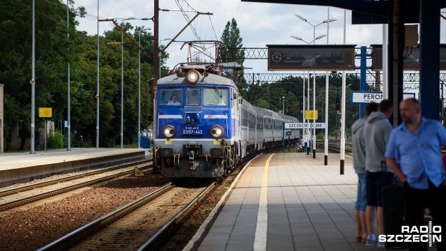 Cztery godziny po czasie do Szczecina dojechał także pociąg TLK "Podhalanin" jadący z Zakopanego. Fot. Konrad Nowak [Radio Szczecin] Rekordzista miał siedem godzin opóźnienia [ZDJĘCIA, WIDEO]