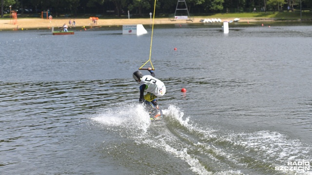 Zawody wakeboardingowe na Głębokim. Fot. Piotr Rakowski [Radio Szczecin] Widowiskowe akrobacje na Głębokim [ZDJĘCIA]