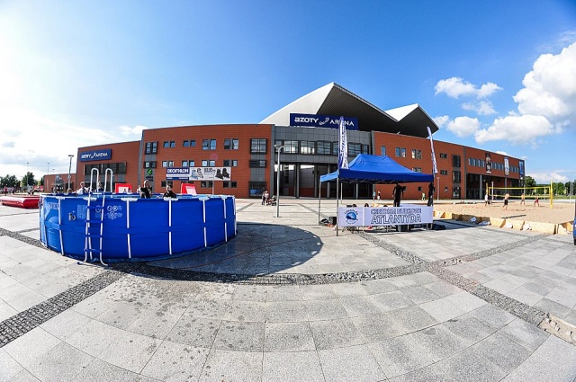 Fot. Azoty Arena Lekcje nurkowania w centrum Szczecina. Za darmo [WIDEO, ZDJĘCIA]