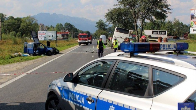Autobus którym jechały dzieci zderzył się czołowo z autem osobowym. Fot. Policja Zakopane Wypadek autokaru z dziećmi z zachodniopomorskiego [WIDEO, ZDJĘCIA]