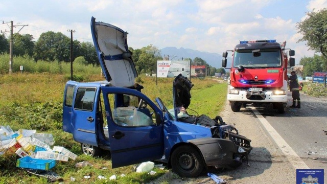 Autobus którym jechały dzieci zderzył się czołowo z autem osobowym. Fot. Policja Zakopane Wypadek autokaru z dziećmi z zachodniopomorskiego [WIDEO, ZDJĘCIA]