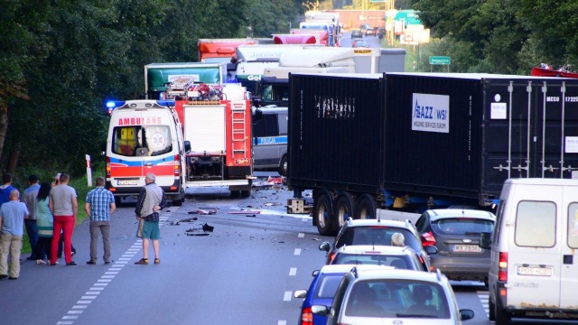 Wypadek niedaleko stacji kolejowej Lubiewo. Fot. Andrzej Ryfczyński / iswinoujscie.pl Śmiertelny wypadek na trójce. Jest ruch wahadłowy [NOWE, WIDEO, ZDJĘCIA]