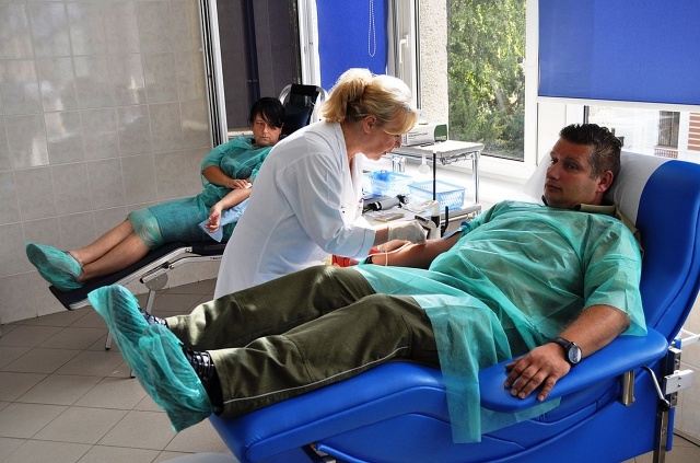 Żołnierze przeprowadzali szturm na szczecińskie Centrum Krwiodawstwa i Krwiolecznictwa. Fot. por. Błażej Łukaszewski. Szturm na centrum krwiodawstwa [ZDJĘCIA]