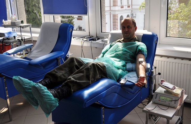 Żołnierze przeprowadzali szturm na szczecińskie Centrum Krwiodawstwa i Krwiolecznictwa. Fot. por. Błażej Łukaszewski. Szturm na centrum krwiodawstwa [ZDJĘCIA]