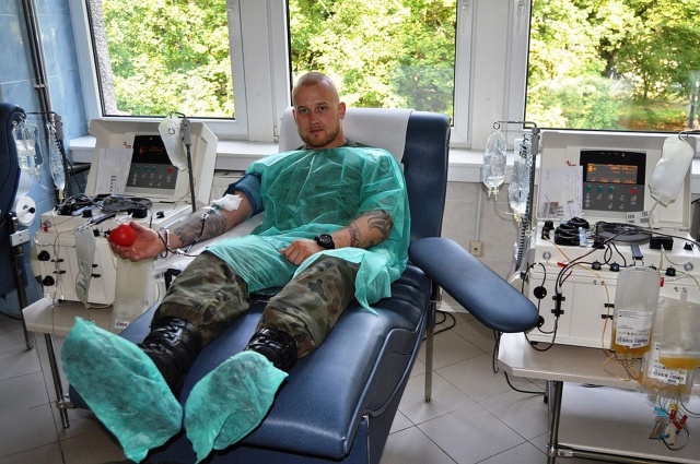 Żołnierze przeprowadzali szturm na szczecińskie Centrum Krwiodawstwa i Krwiolecznictwa. Fot. por. Błażej Łukaszewski. Szturm na centrum krwiodawstwa [ZDJĘCIA]