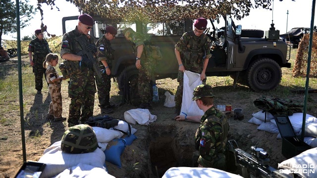 Czołgi, wozy pancerne, motocykle oraz haubice - takie maszyny zjechały do Bornego Sulinowa na 12 Międzynarodowy Zlot Pojazdów Militarnych. Fot. Łukasz Szełemej [Radio Szczecin] Raj dla fanów militariów w Bornem Sulinowie [ZDJĘCIA]