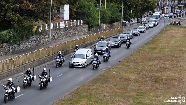 Kondukt pogrzebowy na ulicach Szczecina. Fot. Łukasz Szełemej [Radio Szczecin] "Pojechał motocyklem daleko, prosto do nieba" [ZDJĘCIA]