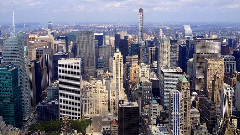 Rekordowe wzrosty cen akcji na Wall Street. Wskaźnik Dow Jones po raz pierwszy w historii przebił barierę 20 tysięcy punktów.