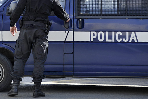 Jednego cudzoziemca i dwóch Polaków zatrzymała policja w związku z napadem na bank, do którego doszło we wtorek w podwarszawskich Łomiankach.
