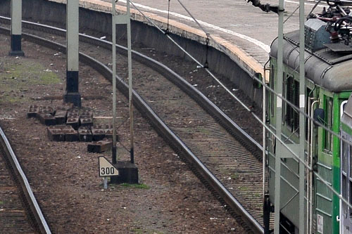 Wzmożone patrole na dworcach i w pociągach. Polscy kolejarze zwiększają czujność w odpowiedzi na zagrożenie zamachami terrorystycznymi.