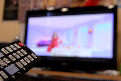 Mecze siatkarek, siatkarzy, piłkarzy ręcznych czy Puchar Świata w biegach narciarskich - między innymi te widowiska będą obowiązkowo transmitowane w telewizji ogólnodostępnej.