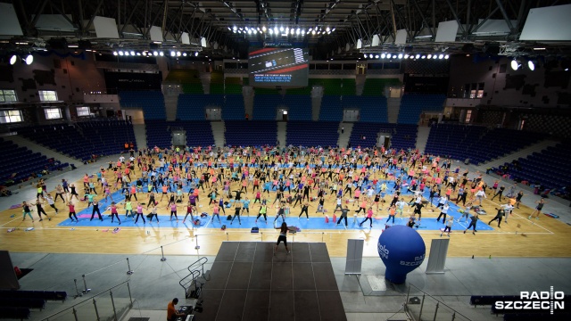 600 osób wylewało "siódme poty" w hali Azoty Arena w Szczecinie. Trening poprowadziła jedna z najpopularniejszych trenerek w Polsce - Anna Lewandowska. Fot. Konrad Nowak [Radio Szczecin] Trening z Anną Lewandowską w Azoty Arenie [WIDEO, ZDJĘCIA]