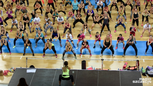 600 osób wylewało "siódme poty" w hali Azoty Arena w Szczecinie. Trening poprowadziła jedna z najpopularniejszych trenerek w Polsce - Anna Lewandowska. Fot. Konrad Nowak [Radio Szczecin] Trening z Anną Lewandowską w Azoty Arenie [WIDEO, ZDJĘCIA]