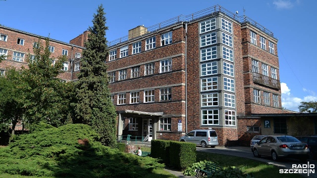 Szpital wojskowy przy ulicy ks. Piotra Skargi. Fot. Łukasz Szełemej [Radio Szczecin] Szpital wojskowy na gruntowny remont musi poczekać [ZDJĘCIA]