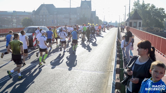 Fot. Jarosław Gaszyński [Radio Szczecin] Szczecinianie zwycięzcami maratonu w Szczecinie [WIDEO, DUŻO ZDJĘĆ]