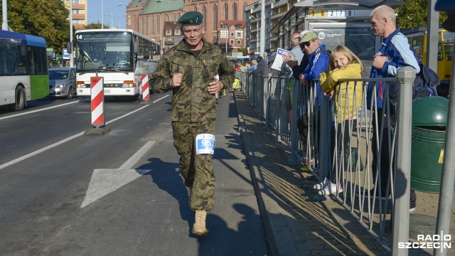 Fot. Jarosław Gaszyński [Radio Szczecin] Szczecinianie zwycięzcami maratonu w Szczecinie [WIDEO, DUŻO ZDJĘĆ]