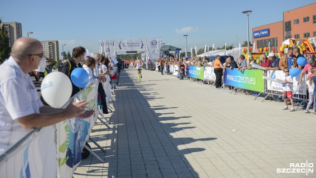 Fot. Jarosław Gaszyński [Radio Szczecin] Szczecinianie zwycięzcami maratonu w Szczecinie [WIDEO, DUŻO ZDJĘĆ]